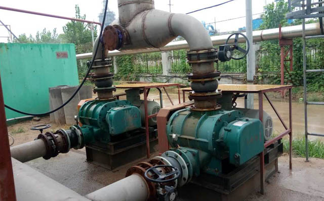 章(zhāng)丘91成人免费版汙水曝氣(qì)羅茨風機用於瑞祥生物廠 章丘91成人免费版汙(wū)水(shuǐ)曝氣羅茨風機用於瑞祥生物廠